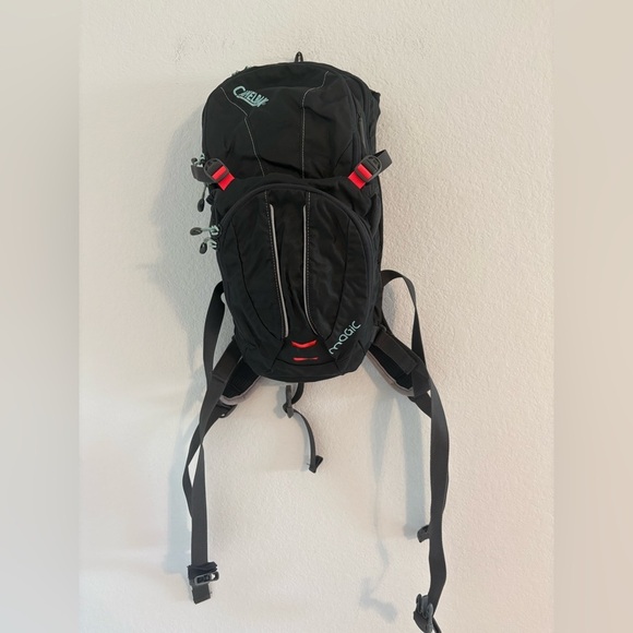 CamelBak Magic 70 oz / 2 L Hydration Pack Sports & Outdoors Hiking main image 6